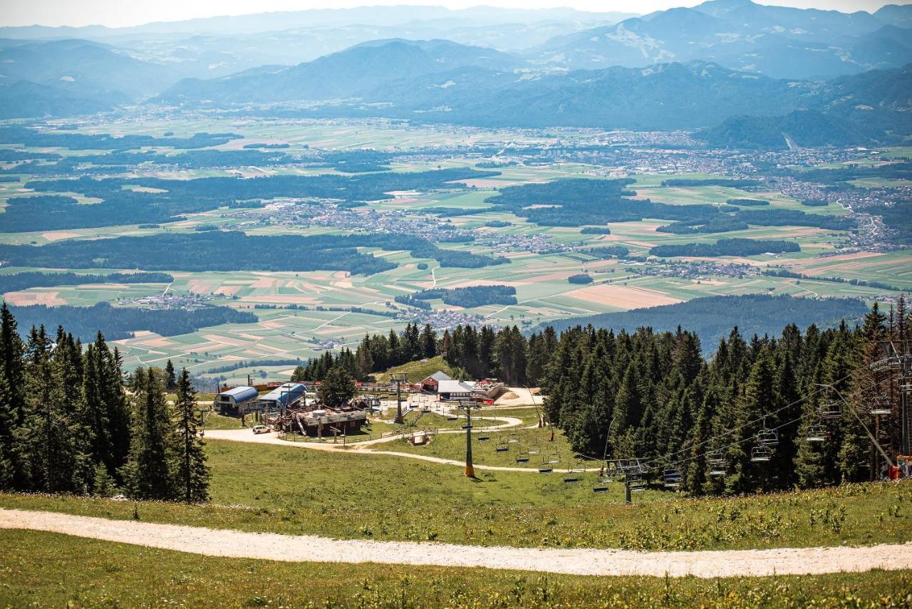 Apartments Zvoh, Krvavec, Ski-In, Ski-Out Cerklje na Gorenjskem Exterior foto